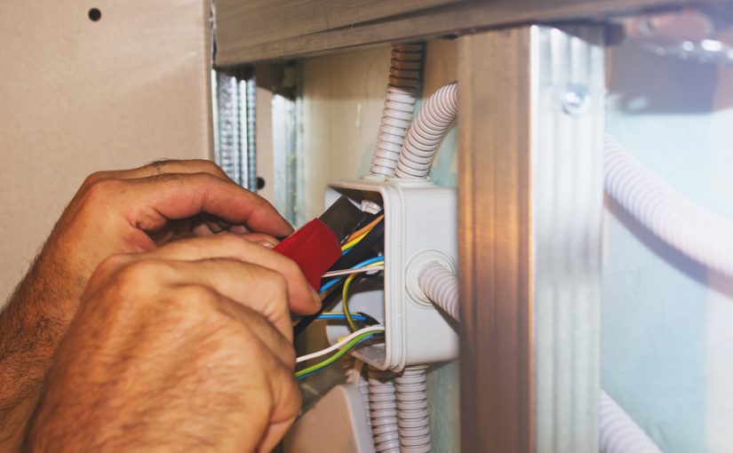 Elektryka w Domu: Innowacyjne Rozwiązania Zapewniające Ochronę, Energooszczędność i Convenience w Codziennym Życiu Lokatorów Współczesnych Domów.